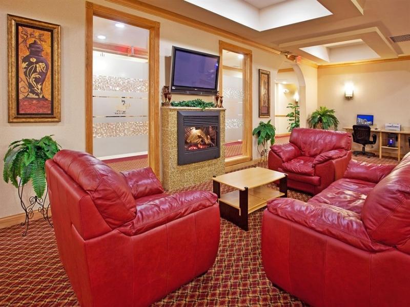 Holiday Inn Express & Suites Utica, An Ihg Hotel Екстер'єр фото